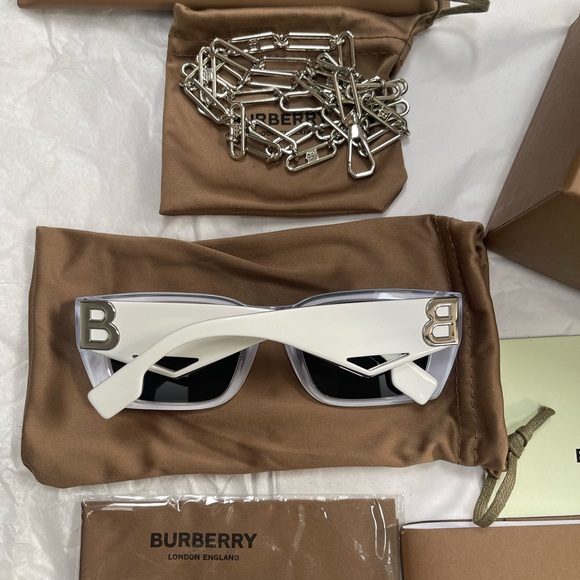 BURBERRY CLASSIC RECTANGLE SUNGLASSES WITH BOLD “B” LOGO & DETACHABLE B CHAIN - Picture 13 of 16